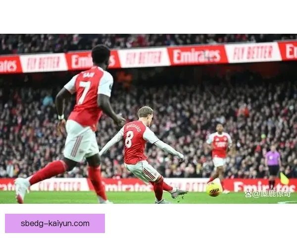 赖斯在英超联赛中持续提升，表现稳健引发关注